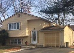 Bank Foreclosures in GREENLAWN, NY