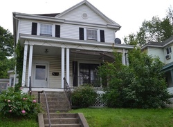 Bank Foreclosures in CHESTER, WV