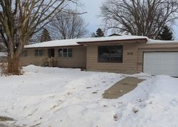 Bank Foreclosures in HUTCHINSON, MN