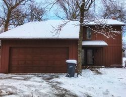 Bank Foreclosures in MAPLE PARK, IL