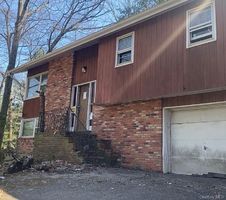 Bank Foreclosures in CORTLANDT MANOR, NY