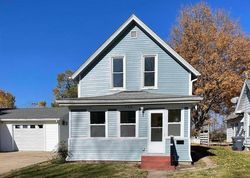 Bank Foreclosures in CLINTON, IA