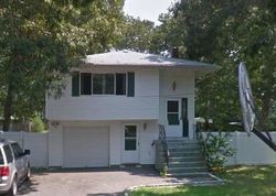 Bank Foreclosures in SHIRLEY, NY