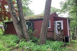 Bank Foreclosures in HOLLAND, MA