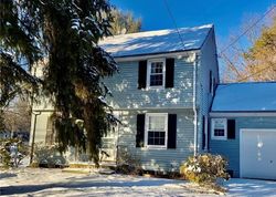 Bank Foreclosures in SIMSBURY, CT