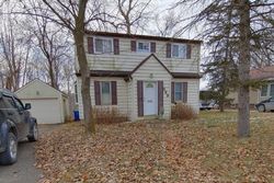 Bank Foreclosures in FENTON, MI