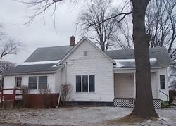 Bank Foreclosures in FARMERSVILLE, IL