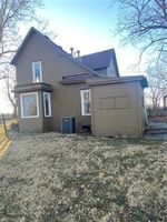 Bank Foreclosures in GARDEN CITY, MO