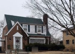 Bank Foreclosures in RIVERSIDE, IL