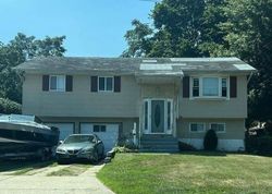 Bank Foreclosures in BRENTWOOD, NY