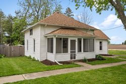 Bank Foreclosures in MAPLE PARK, IL
