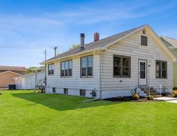 Bank Foreclosures in CLINTON, IA