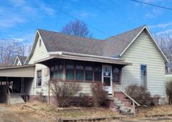 Bank Foreclosures in FAIRFIELD, IL