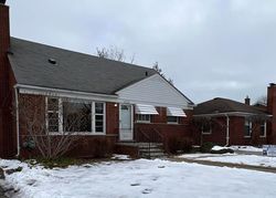 Bank Foreclosures in HARPER WOODS, MI