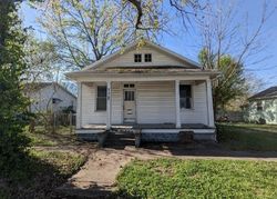 Bank Foreclosures in CARLYLE, IL