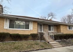 Bank Foreclosures in CALUMET CITY, IL