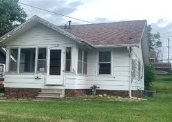 Bank Foreclosures in NEWTON, IA