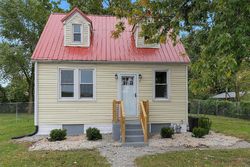 Bank Foreclosures in EAST CARONDELET, IL