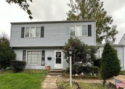 Bank Foreclosures in LEVITTOWN, NY