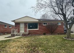 Bank Foreclosures in GARDEN CITY, MI