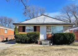 Bank Foreclosures in SAINT CLAIR SHORES, MI