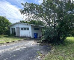 Bank Foreclosures in VERO BEACH, FL